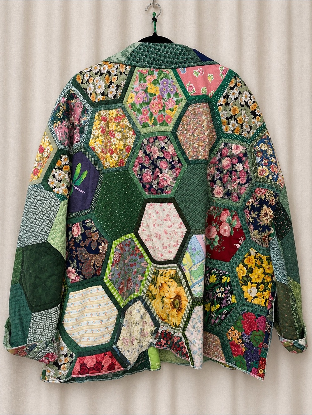 110🌟 Handmade Upcycled Patchwork Quilt Jacket - Picture 2 of 2